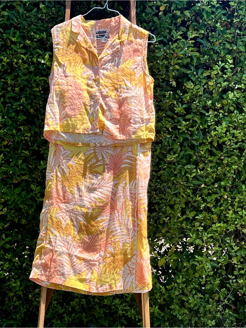 Tahari 2 pcs 100% Linen Tropical Yellow/Pink Button Down Shirt & Wrap skirt Sz L